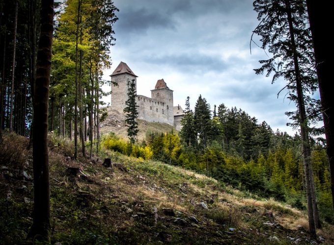 Hrady a zámky u nás, které patří k těm nejnavštěvovanějším